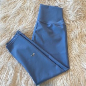 Alo 7/8 airlift high waisted leggings. Size small. Blue